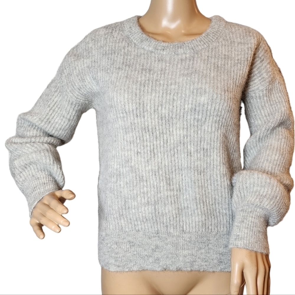 Banana Republic wool/alpaca HTG wedge crew neck sweater. Women's size medium.